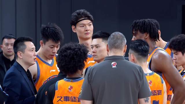 爱游戏体育官方网站-上海男篮3连胜升至第2，北京残阵差距大，白边16+14 洛夫顿被弃用